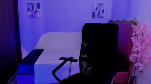 Snapshot of laura_r23 chatting on 11.03.25 Laura Rose online show from 11.03.25