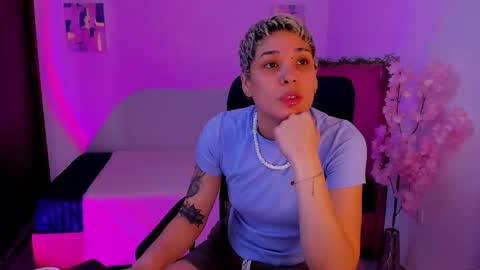 Snapshot of laura_r23 chatting on 11.05.25 Laura Rose online show from 11.05.25