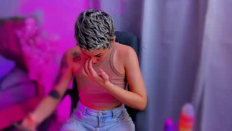 Snapshot of laura_r23 chatting on 11.20.25 Laura Rose online show from 11.20.25