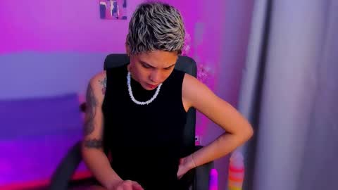 Snapshot of laura_r23 chatting on 11.22.25 Laura Rose online show from 11.22.25