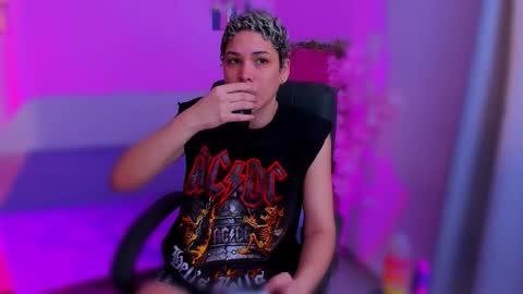 Snapshot of laura_r23 chatting on 11.22.25 Laura Rose online show from 11.22.25