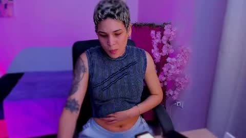 Snapshot of laura_r23 chatting on 11.25.25 Laura Rose online show from 11.25.25