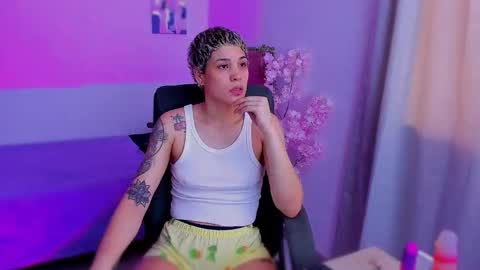 Snapshot of laura_r23 chatting on 12.01.25 Laura Rose online show from 12.01.25