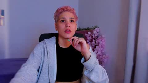 Snapshot of laura_r23 chatting on 12.14.25 Laura Rose online show from 12.14.25