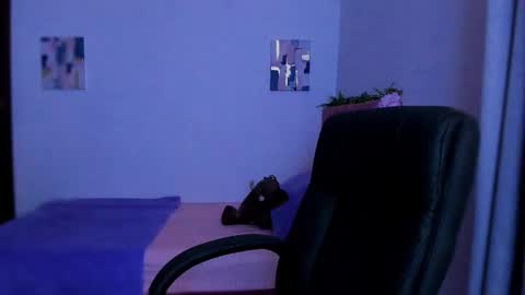 Snapshot of laura_r23 chatting on 12.15.25 Laura Rose online show from 12.15.25