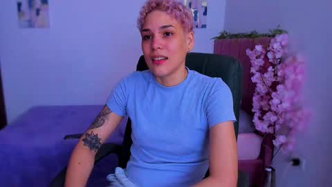 Snapshot of laura_r23 chatting on 12.16.25 Laura Rose online show from 12.16.25