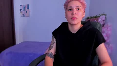 Snapshot of laura_r23 chatting on 12.17.25 Laura Rose online show from 12.17.25