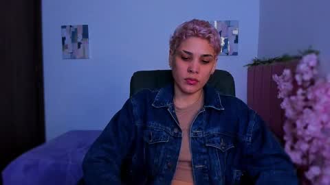 Snapshot of laura_r23 chatting on 12.18.25 Laura Rose online show from 12.18.25