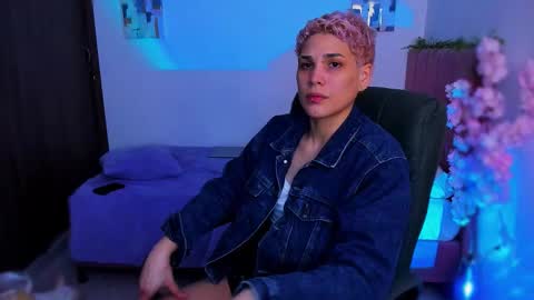 Snapshot of laura_r23 chatting on 12.19.25 Laura Rose online show from 12.19.25