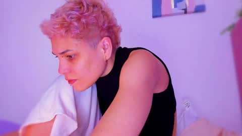 Snapshot of laura_r23 chatting on 12.21.25 Laura Rose online show from 12.21.25