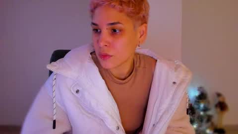 Snapshot of laura_r23 chatting on 12.23.25 Laura Rose online show from 12.23.25