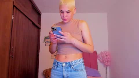 Snapshot of laura_r23 chatting on 01.17.26 Laura Rose online show from 01.17.26