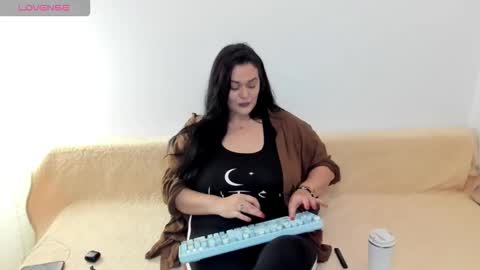 Laura online show from 12.20.25