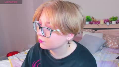 Laura online show from 03.04.26