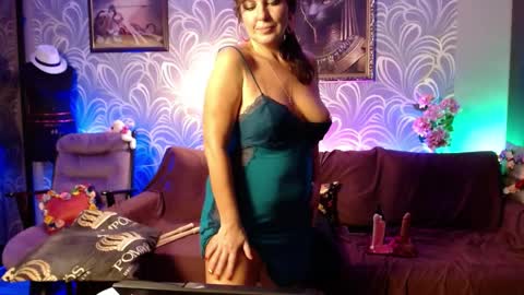 Laura online show from 12.15.24