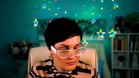 Snapshot of lauradavidsons chatting on 10.29.25 lauradavidsons online show from 10.29.25