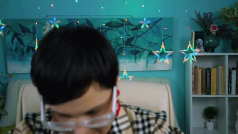 Snapshot of lauradavidsons chatting on 11.05.25 lauradavidsons online show from 11.05.25