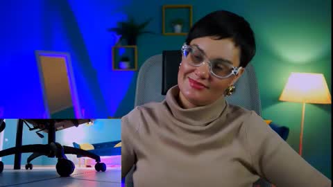 Snapshot of lauradavidsons chatting on 11.30.25 lauradavidsons online show from 11.30.25