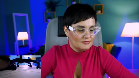 Snapshot of lauradavidsons chatting on 12.14.25 lauradavidsons online show from 12.14.25