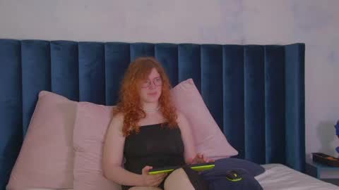 Snapshot of lauradennis chatting on 05.12.26 Laura online show from 05.12.26