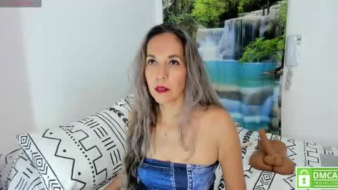 Snapshot of laurafarrely chatting on 01.11.26 Laura online show from 01.11.26