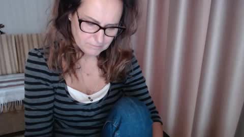 Lauraoven1 online show from 10.29.25