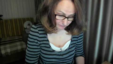 Lauraoven1 online show from 05.05.26