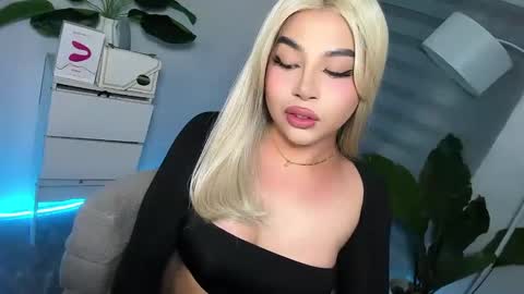 Your sweet Laura online show from 03.04.25