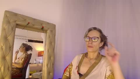 Laura Sofia online show from 04.28.26