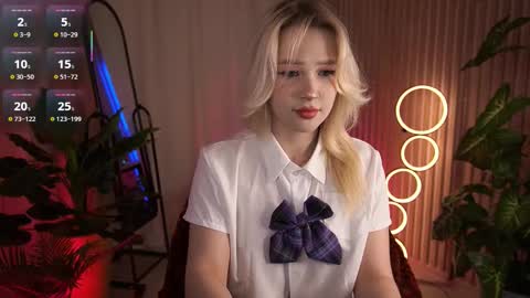 Snapshot of laurawifeness chatting on 11.11.25 Laura online show from 11.11.25