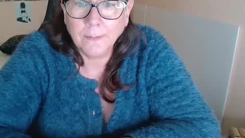 Snapshot of laureanne50 chatting on 12.09.24 laureanne online show from 12.09.24