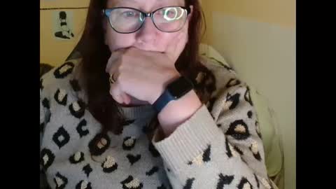 Snapshot of laureanne50 chatting on 01.12.25 laureanne online show from 01.12.25