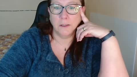 Snapshot of laureanne50 chatting on 03.10.25 laureanne online show from 03.10.25