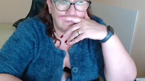 Snapshot of laureanne50 chatting on 03.11.25 laureanne online show from 03.11.25