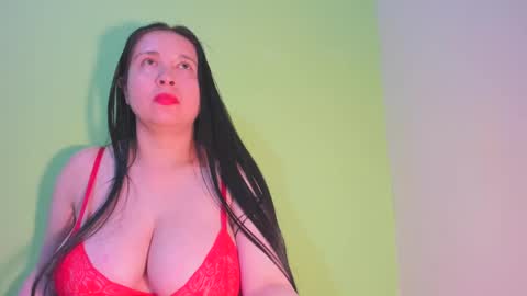 Snapshot of laureen777 chatting on 02.01.25 laureen777 online show from 02.01.25