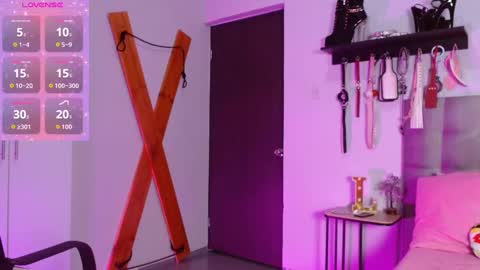 Laura online show from 10.31.25