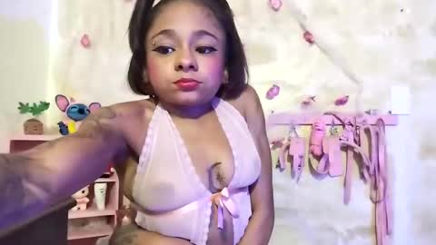 Snapshot of lauren_hills7069 chatting on 01.19.25 Lauren online show from 01.19.25