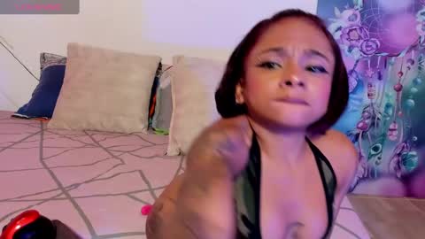 Snapshot of lauren_hills7069 chatting on 03.07.25 Lauren online show from 03.07.25