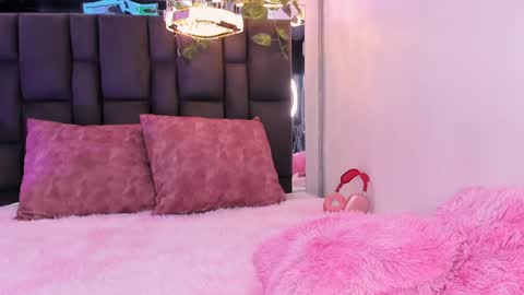 Lauren Blonde online show from 01.13.25