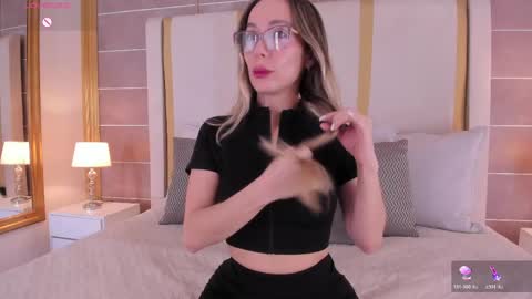 Snapshot of laurencarter1 chatting on 05.19.26 online show from 05.19.26