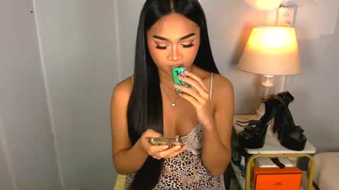 Snapshot of laurenfox16 chatting on 06.25.26 chloe3 online show from 06.25.26