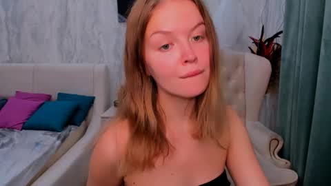 Snapshot of laurennhill chatting on 09.17.25 laurennhill online show from 09.17.25