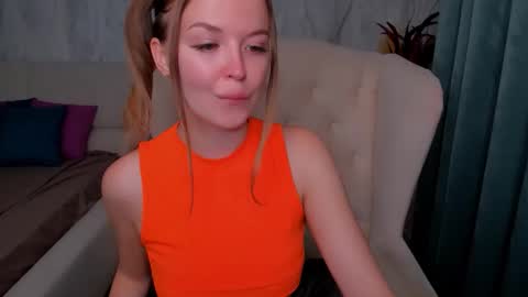 Snapshot of laurennhill chatting on 09.29.25 laurennhill online show from 09.29.25