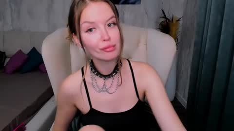 Snapshot of laurennhill chatting on 10.07.25 laurennhill online show from 10.07.25