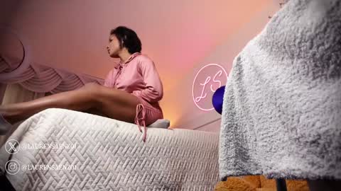 Lauren Saenz online show from 01.31.25