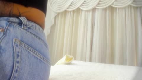 Lauren Saenz online show from 09.13.25