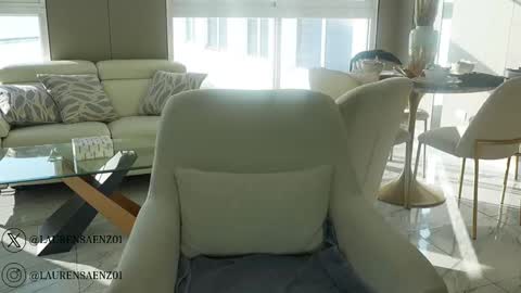 Lauren Saenz online show from 10.30.25