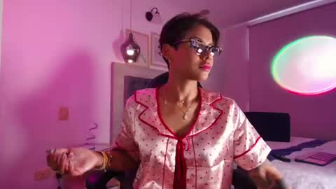 Snapshot of laurensaenz chatting on 07.15.26 Lauren Saenz online show from 07.15.26