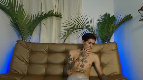 Snapshot of laurensex4 chatting on 02.21.25 Lauren and Cristopher online show from 02.21.25