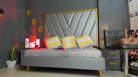 LAUREN My schedule 1400 - 2200 GMT -5 online show from 03.01.25